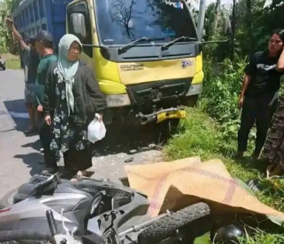 Tabrakan Maut, Suami Tewas di Tempat Istri Luka-Luka