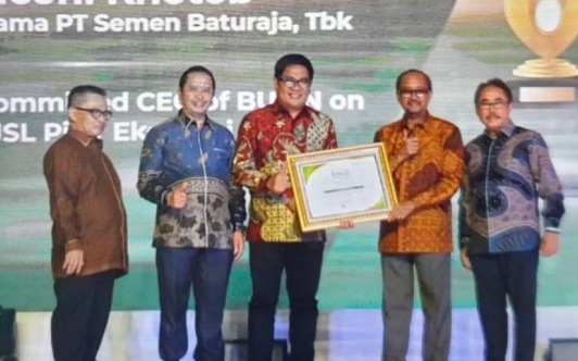 PT Semen Baturaja Borong Penghargaan Pada Ajang TJSL dan CSR Award 2023
