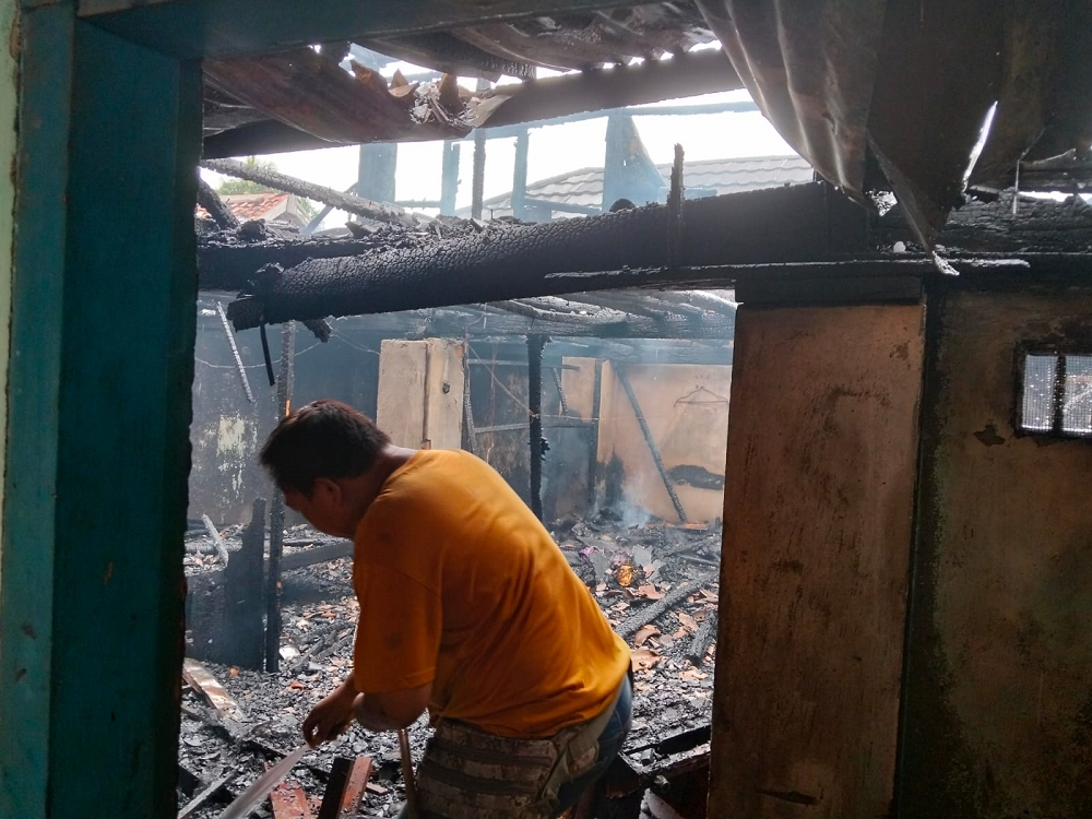 Kebakaran di OKU, Dua Rumah di Sukajadi Ludes Dilalap Api Diduga Akibat Korsleting Listrik