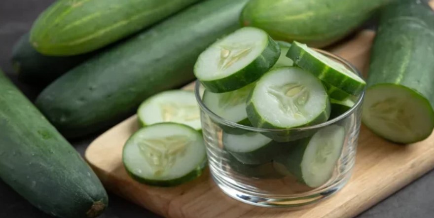 Mau Kulit Glowing dan Jantung Sehat? Manfaat Timun Ini Wajib Kamu Coba