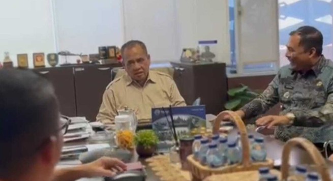 Bupati Abusama Jemput Bola ke BNPB, Perjuangkan Perbaikan Jalan Rusak