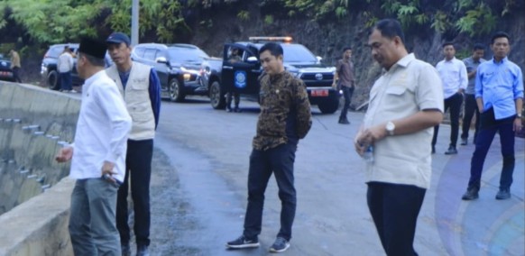 Safari Jumat di Kisam Tinggi, Bupati OKU Selatan Tinjau Sekolah dan Jalan Tebing Cipai