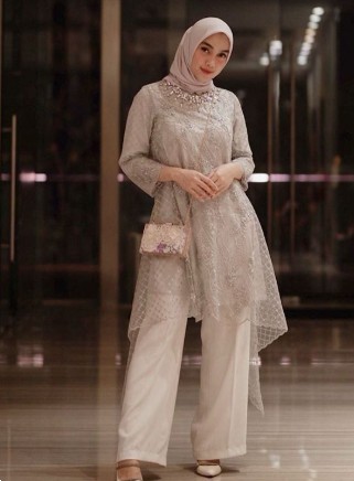 4 Warna Celana Kondangan yang Wajib Dimiliki Hijabers, Simpel Tapi Elegan!