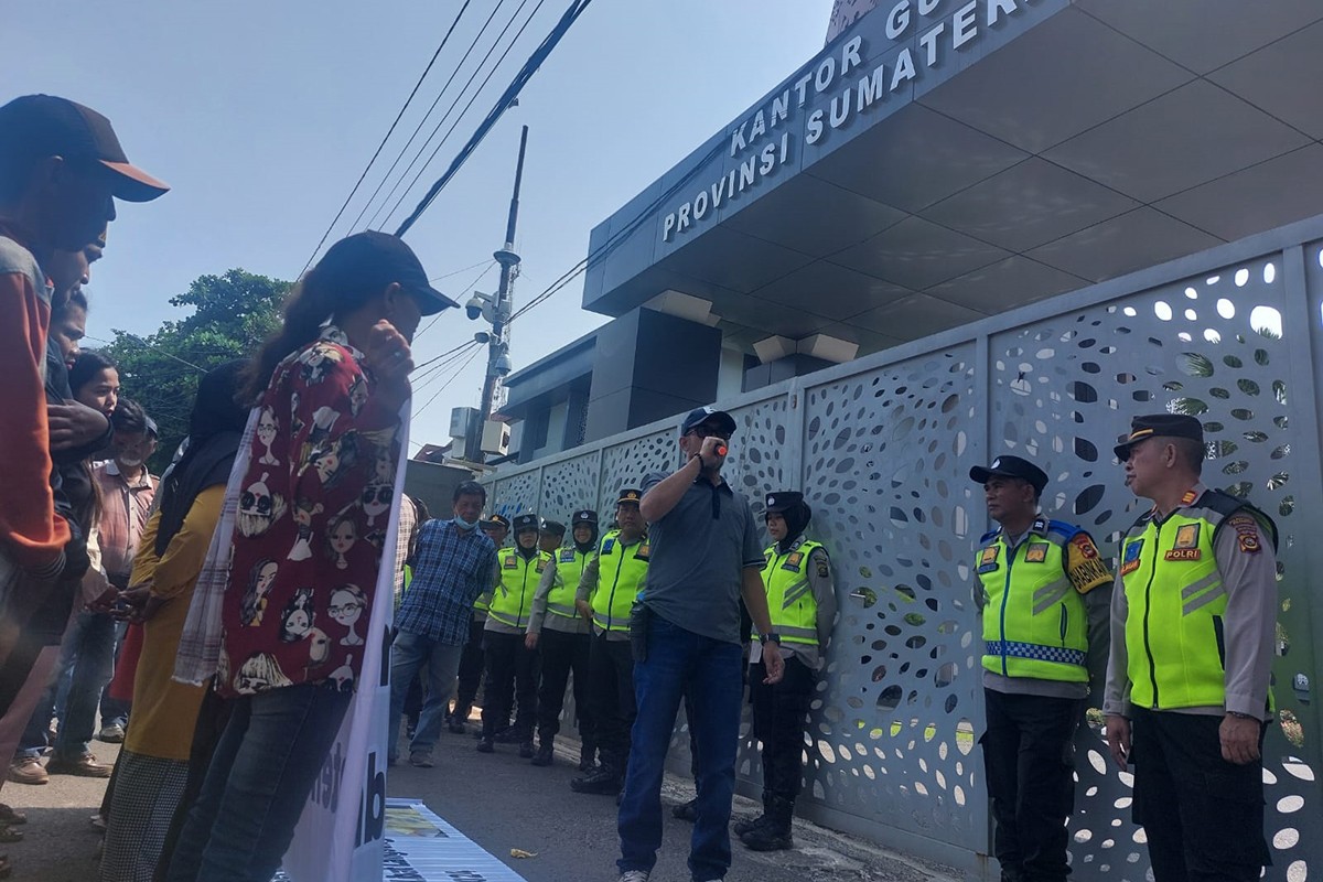 Gelar Aksi di Kantor Gubernur Sumsel, Aksi Massa Tuntut Sekda OKU Dicopot