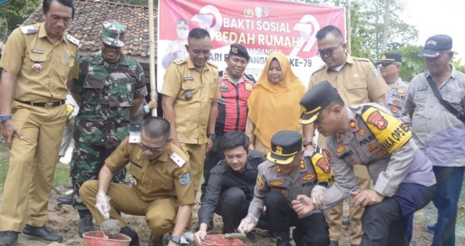 Polres OKU Selatan dan Pemkab Luncurkan Bedah Rumah