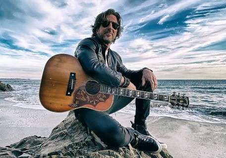 Musisi Peraih Grammy, Brett James, Tewas dalam Kecelakaan Pesawat