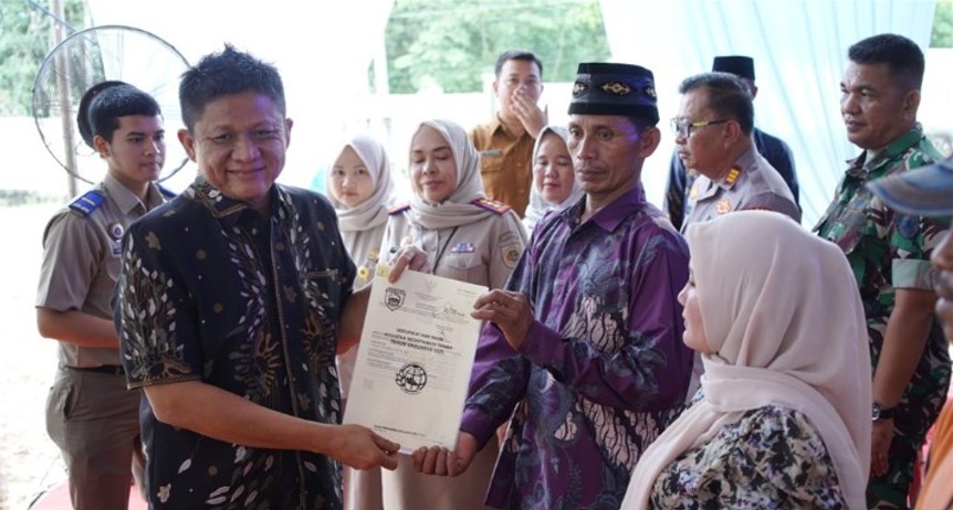 300 Sertifikat TORA Resmi Dibagikan, Komitmen Hadirkan Kepastian Hukum Tanah