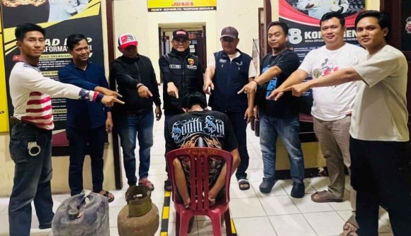 Polres OKU Timur Tangkap Tersangka Bobol Rumah Warga Lewat Atap Dapur