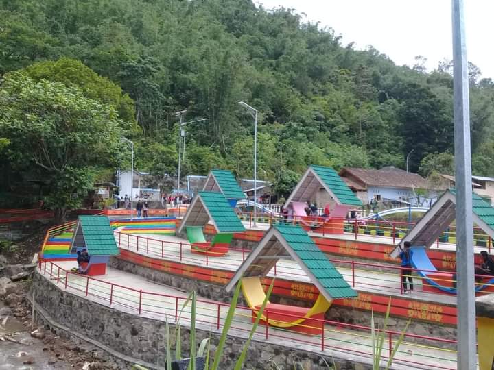 Wisata Dibangun, Wisatawan Tersedot