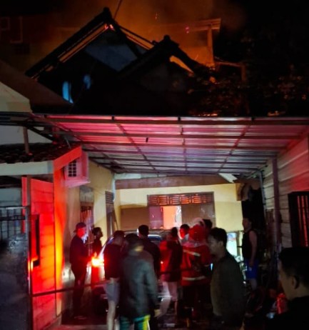 Diduga Korsleting Listrik, Rumah Pemilik Kolam Renang Ludes Terbakar