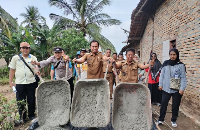 Gunakan Dana Desa Rp45 Juta untuk Pengecoran Jalan Rabat Beton