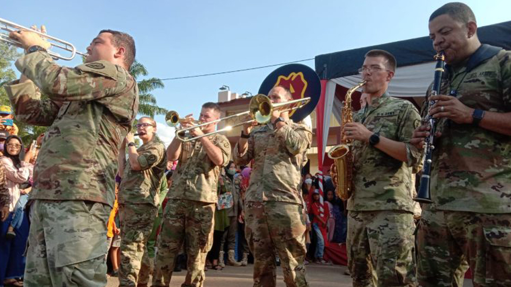Marching Band US Army Hibur Warga OKU Timur