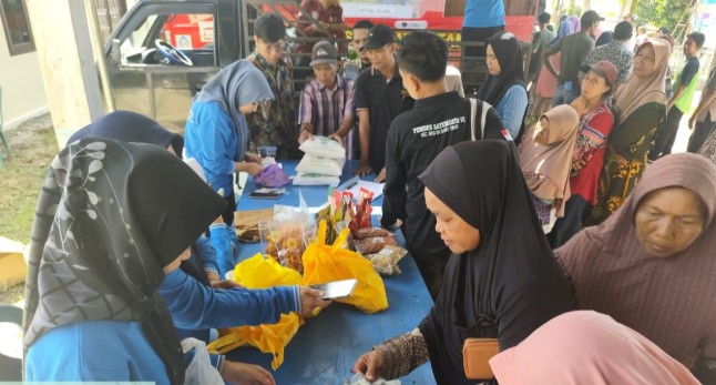 Gelar Pasar Murah “Mulang Tiuh”, Warga Serbu Sembako Murah