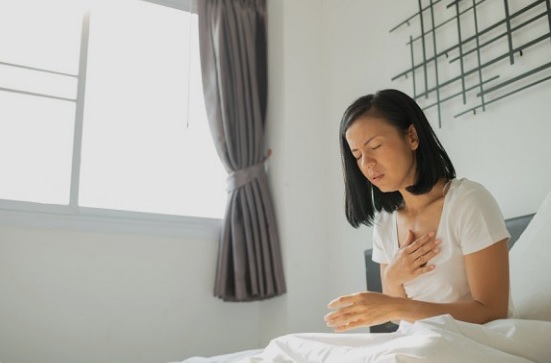 Sesak Napas karena Asam Lambung? Ini Titik Pijat dan Teknik Napas yang Bisa Membantu Meredakannya