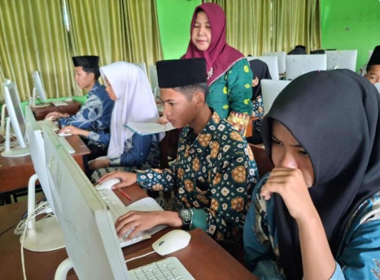 Empat Siswa MTsN 1 OKU Selatan Lolos ke OMI Tingkat Provinsi