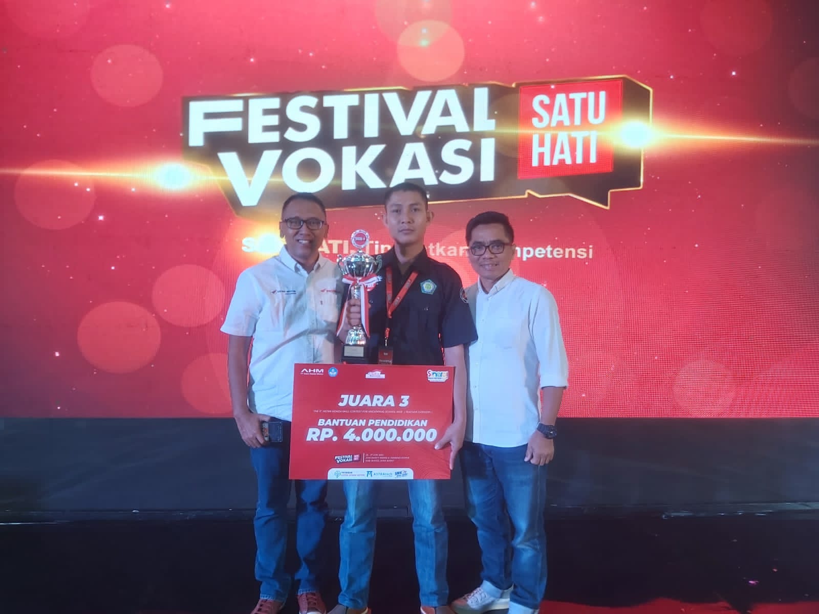 Guru SMK Muhammadiyah Belitang Juara Tiga Nasional Kompetisi Festival Vokasi Satu Hati 