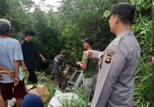 Travel Terjun Bebas ke Jurang, Belasan penumpang terluka