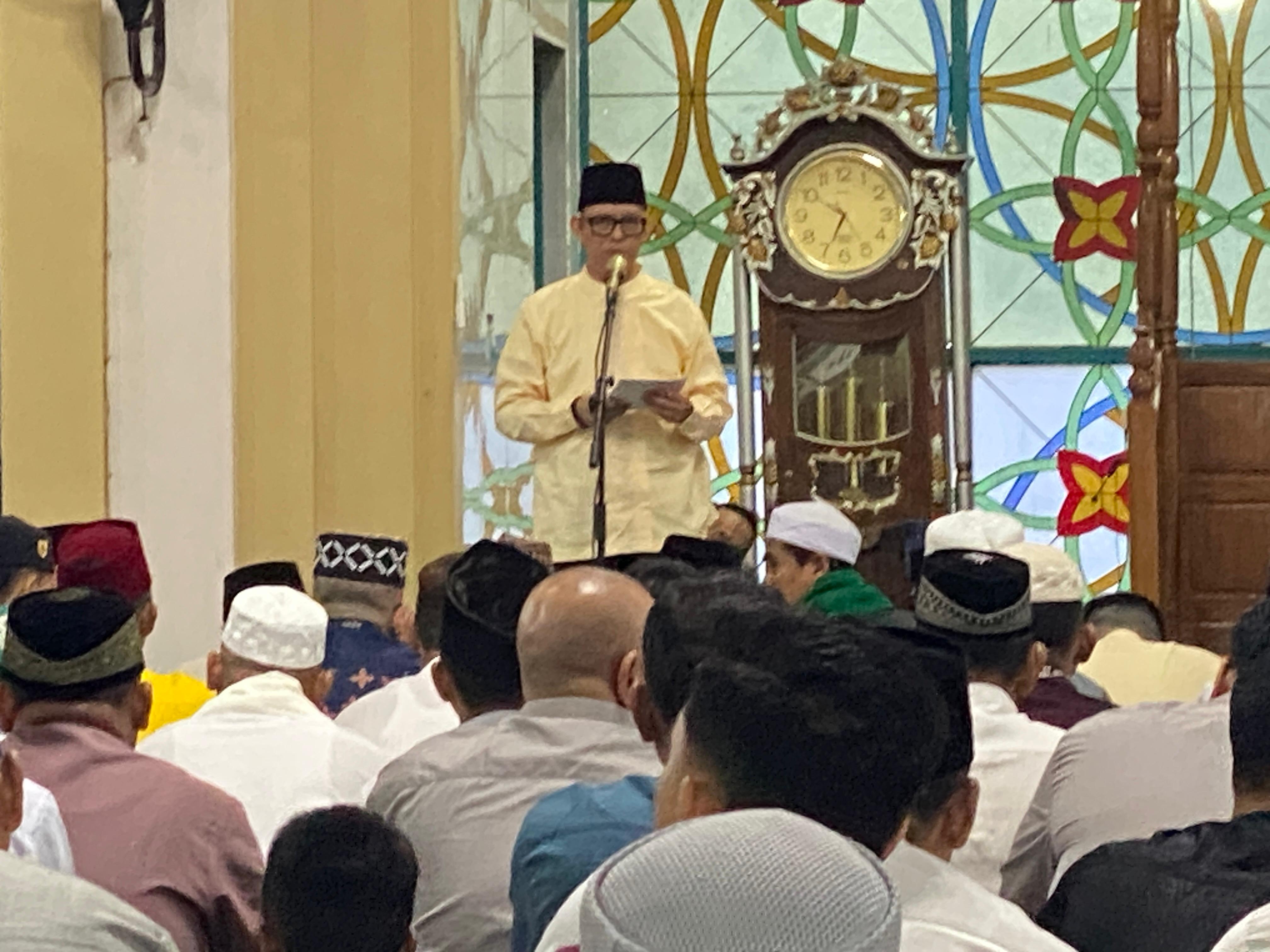 Bupati dan Wakil Bupati OKU Sholat Ied di Islamic Center Baturaja