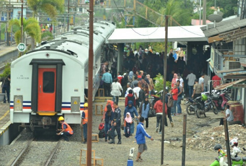 Naik Kereta Api Boleh Lepas Masker, Asal Sudah Diberi Dosis Keempat 