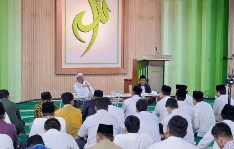 Menteri Nusron Ajak Jajaran Meraih Berkah dan Menambah Ilmu Agama