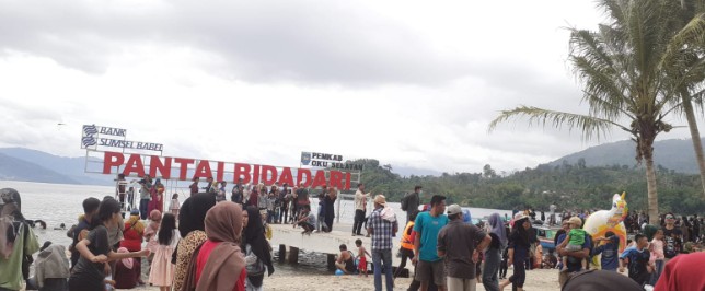 Libur Cuti Bersama, Pantai Bidadari Dipadati Wisatawan