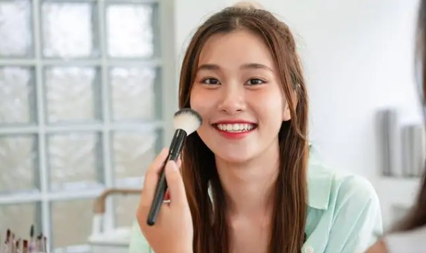 6 Rahasia Makeup Natural Biar Wajah Terlihat Flawless Sepanjang Hari