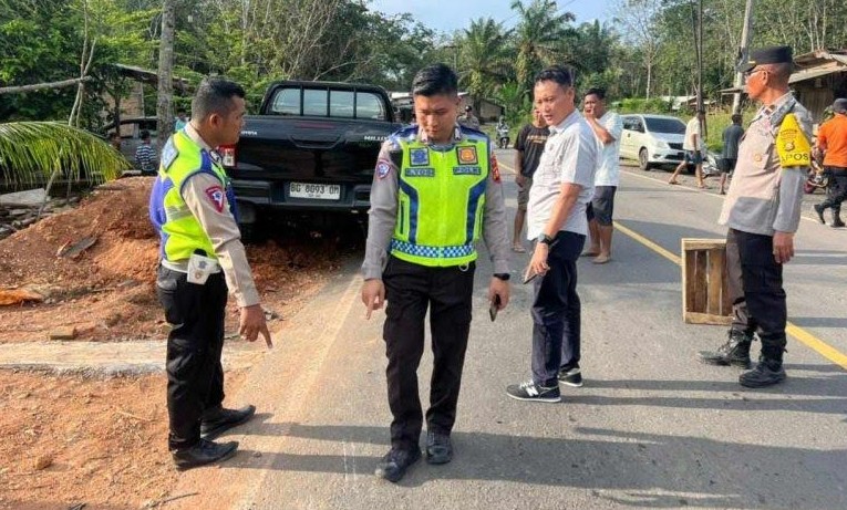 Supra Dihantam Hilux di OKU, Tiga Warga  Alami Luka Serius