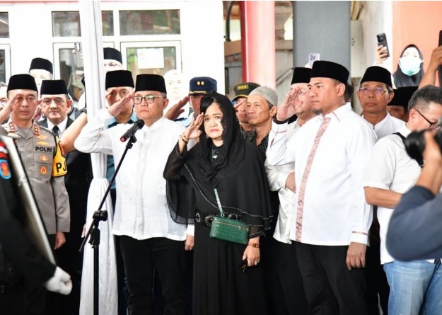 Ketua DPRD Sumsel Hadiri Pelepasan Jenazah Alex Noerdin, Ribuan Warga Iringi dengan Doa