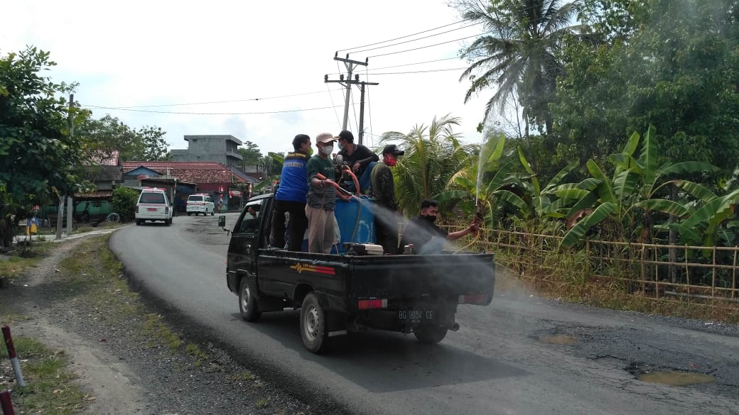 Satu Desa Disemprot Disinfektan