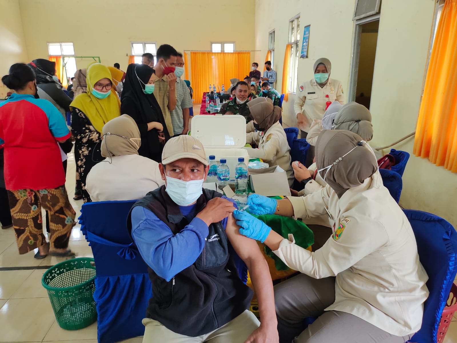 Warga Desa Lubuk Batang Lama Ikuti Vaksin Masal