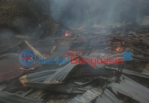 Ditinggal Gotong Royong, Rumah Wawan Ludes Terbakar