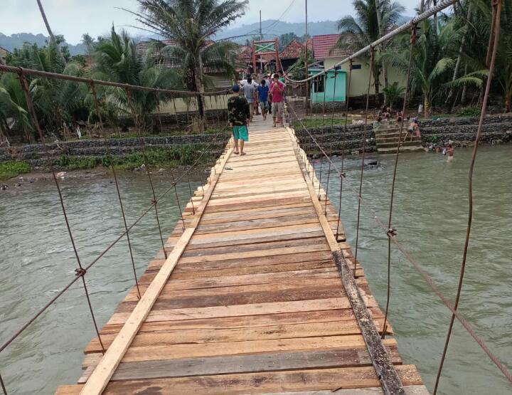 Dua Jembatan Gantung Bisa Dilintasi