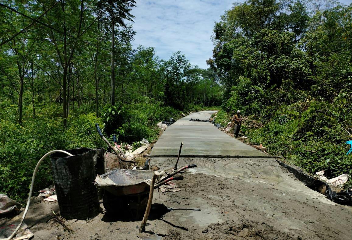 Akhirnya Jalan Dusun Lekis Jaya Batumarta, Dibangun