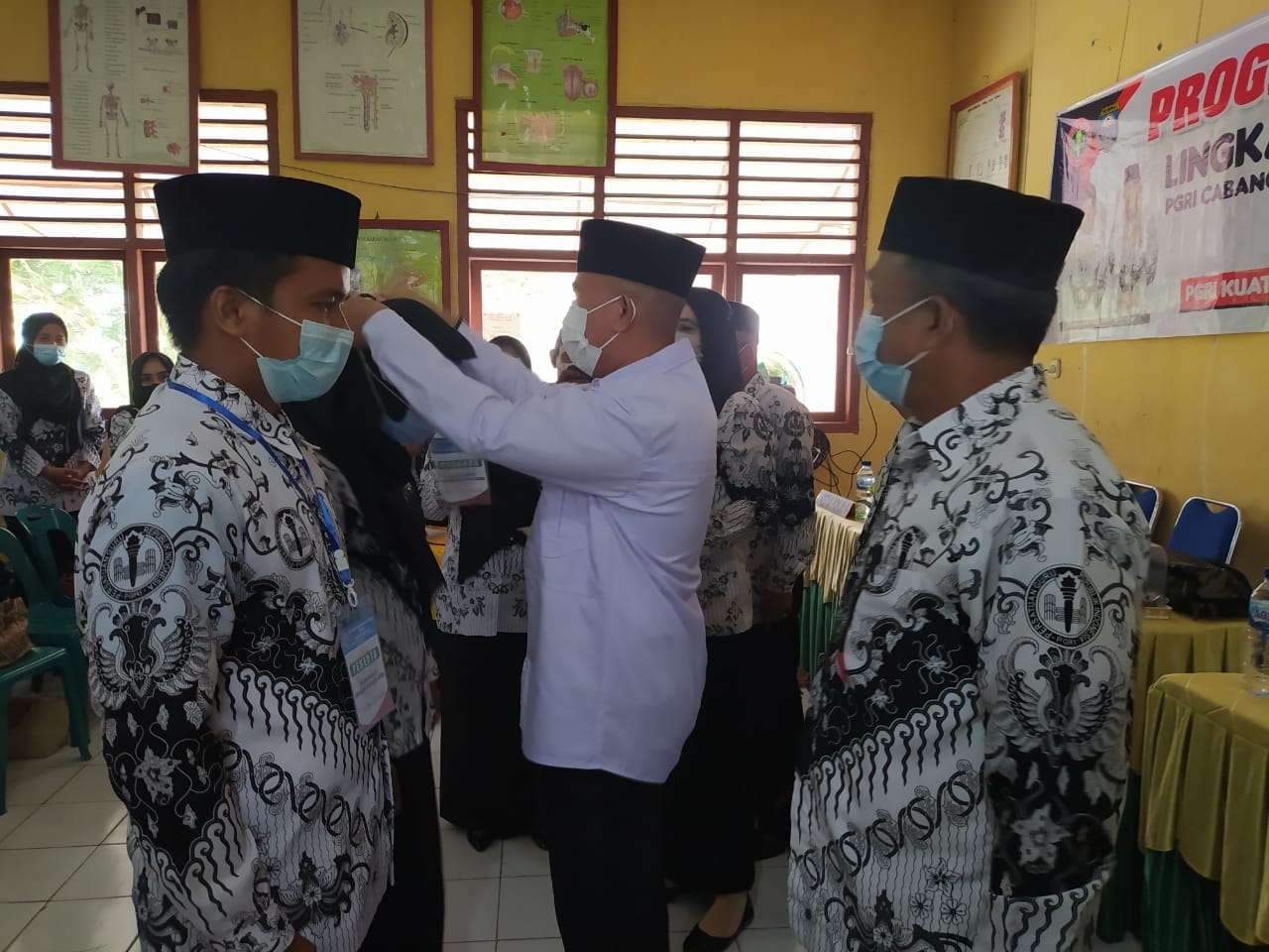 H Teddy Meilwansyah Apresiasi PGRI Cabang Kecamatan Lubuk Raja Sukses Menggelar Program Lingkar Belajar Guru