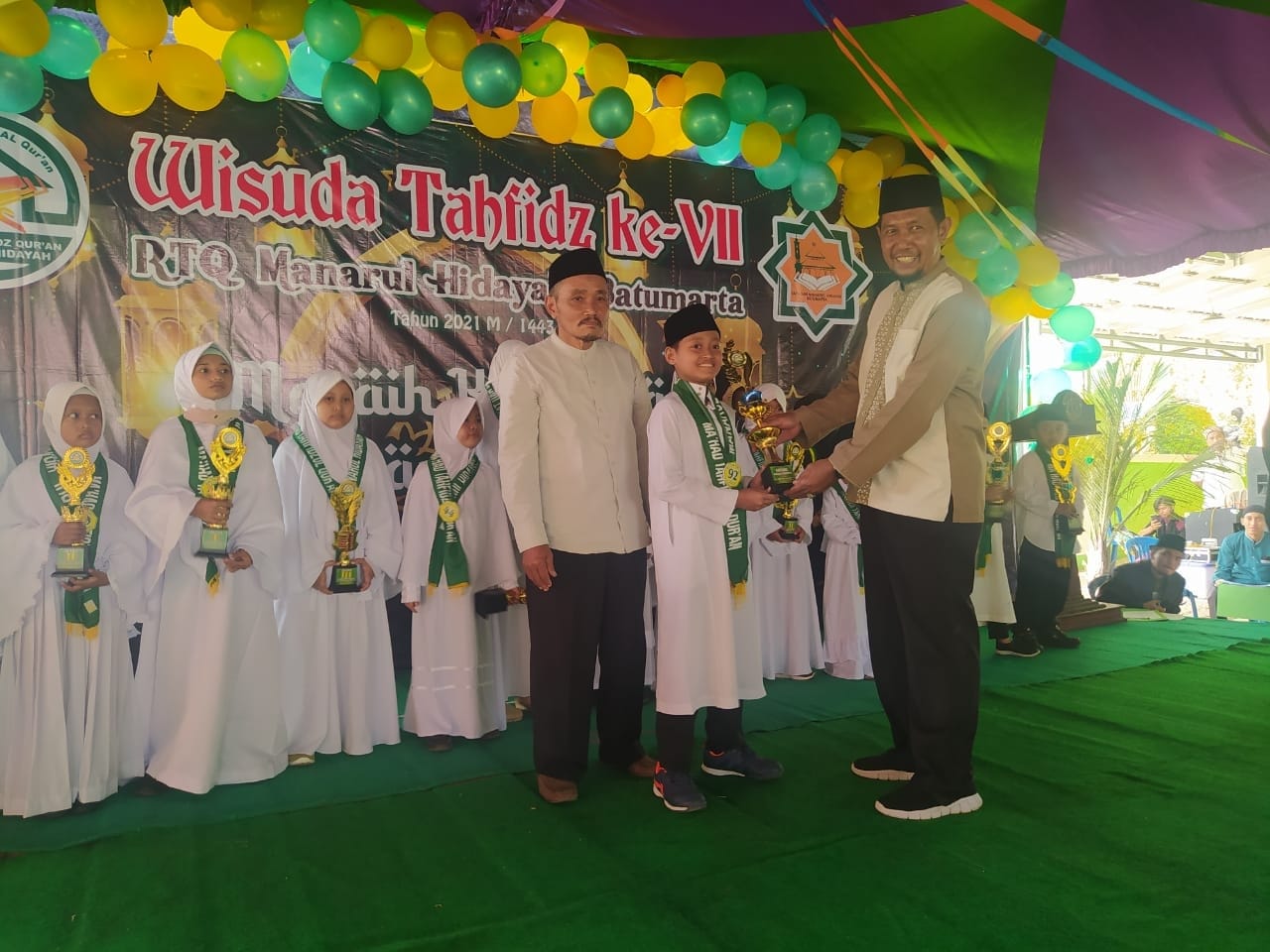 Wisuda Tahfidz Yayasan Manarul Hidayah Batumarta Dilakukan Orang Tua Santri