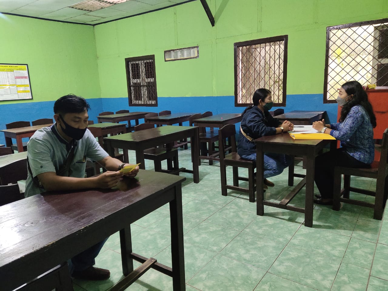 SMP Xaverius Baturaja Bagikan Raport, Undang Orang Tua Datang ke Sekolah