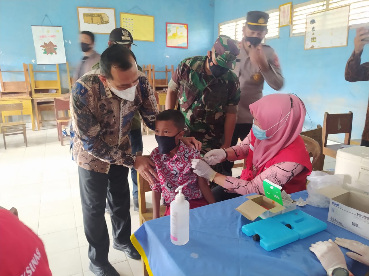 Plh Bupati OKU Tinjau Vaksin Anak Usia 6 - 11 Tahun di Kecamatan Lubuk Raja