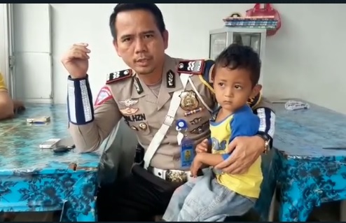 Bocah Nyasar Dijemput Orang Tua