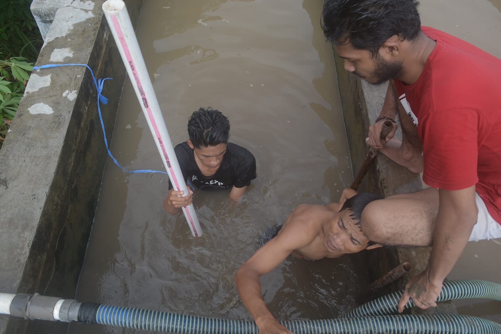 Ketebalan Lumpur Capai Satu Meter