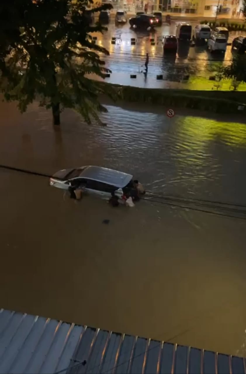 Hujan Deras, Depan Citi Mall Kembali Digenangi Air