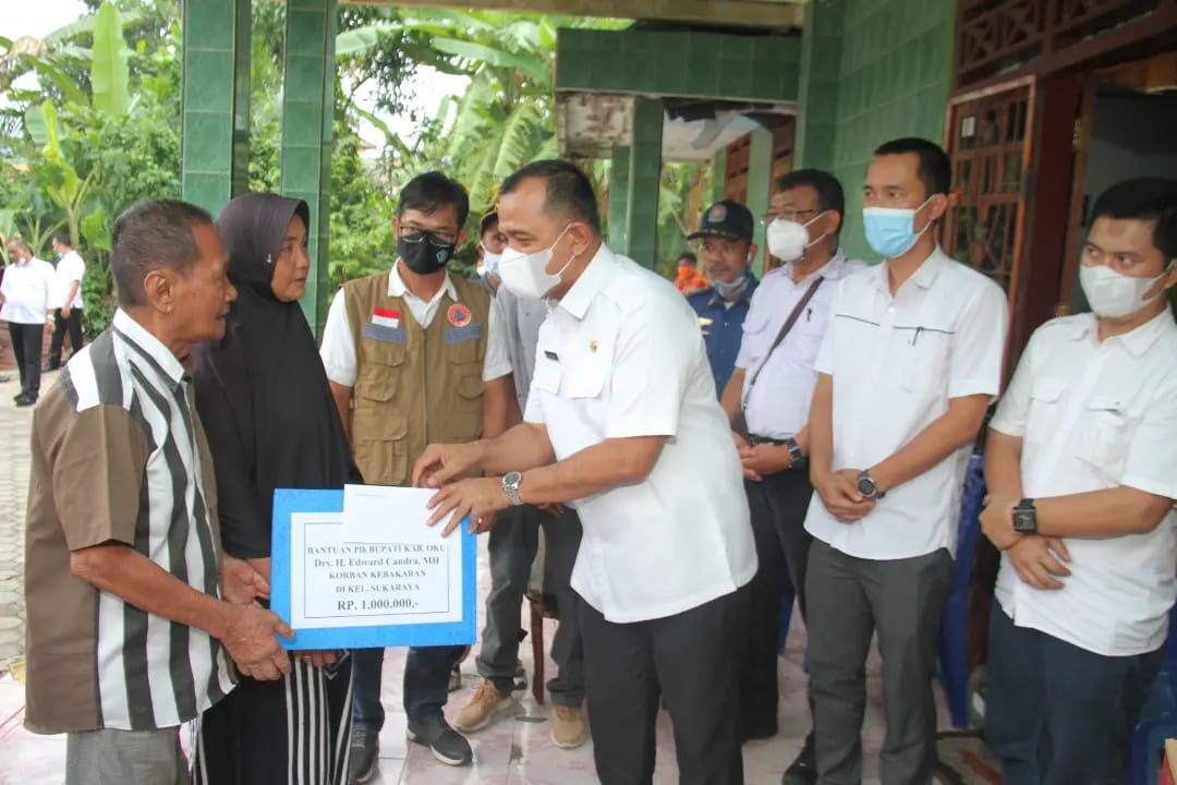 Bupati Santuni Korban Kebakaran