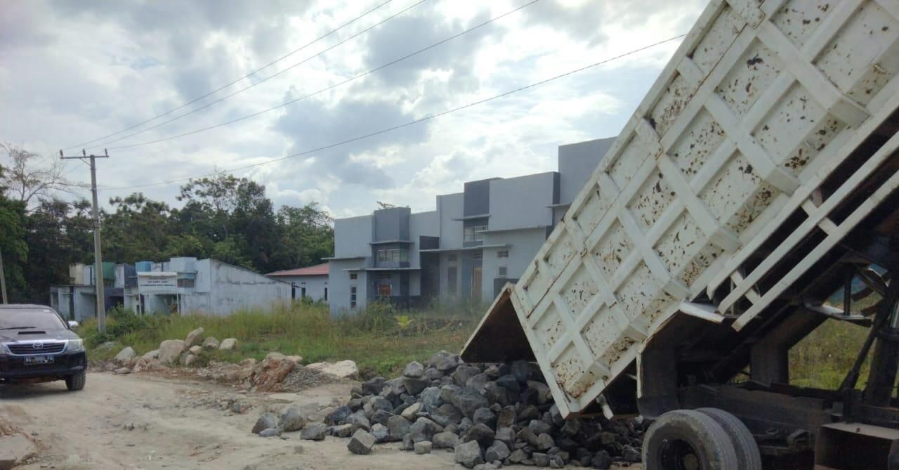 Sst... Ada Tiga Perusahaan di OKU yang Enggan Perbaiki Jalan Cor