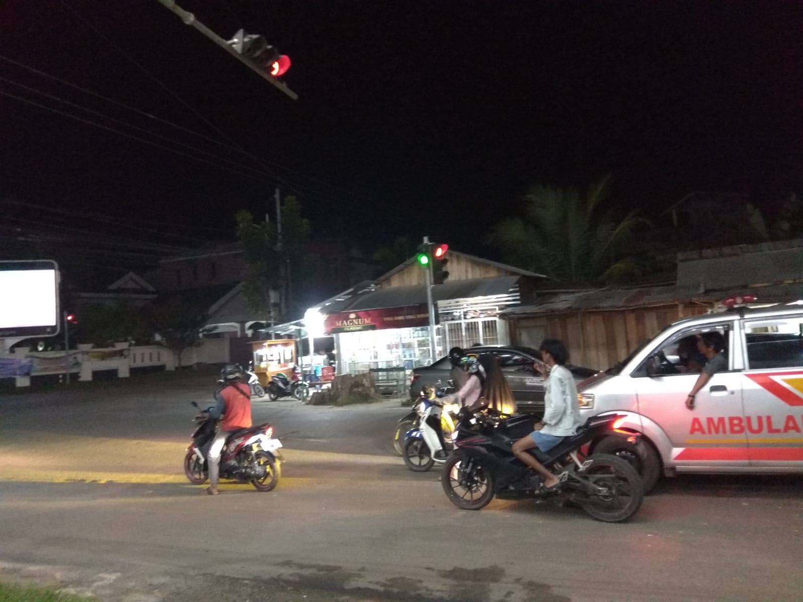 Lampu Lalin Menyala, Lalin Tertib