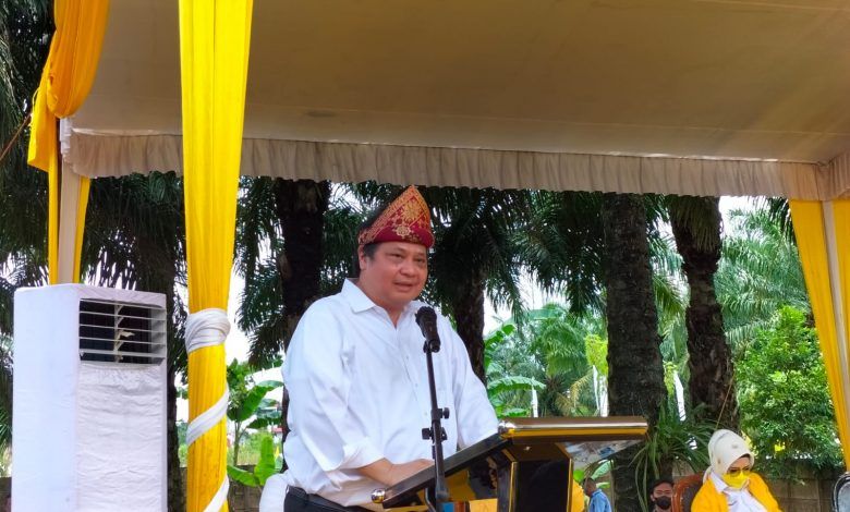 Menteri Airlangga Ingatkan Masyarakat Sumsel Taat Prokes