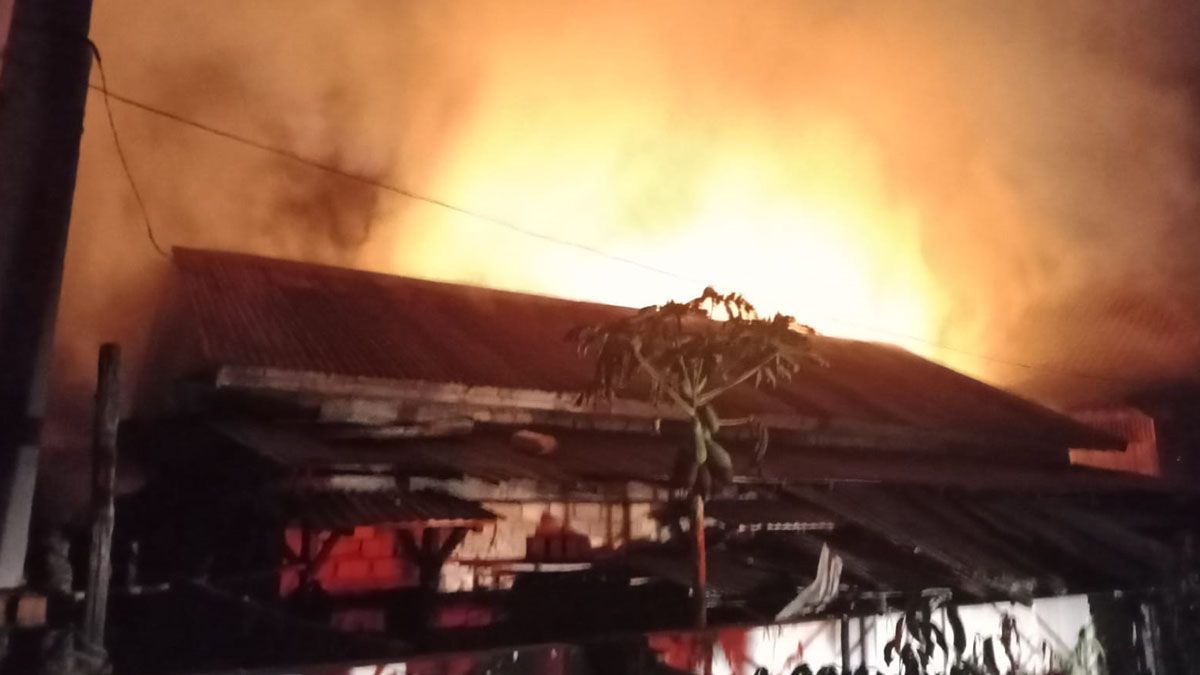Diduga Korsleting Listrik, 6 Rumah Terbakar di Muara Enim