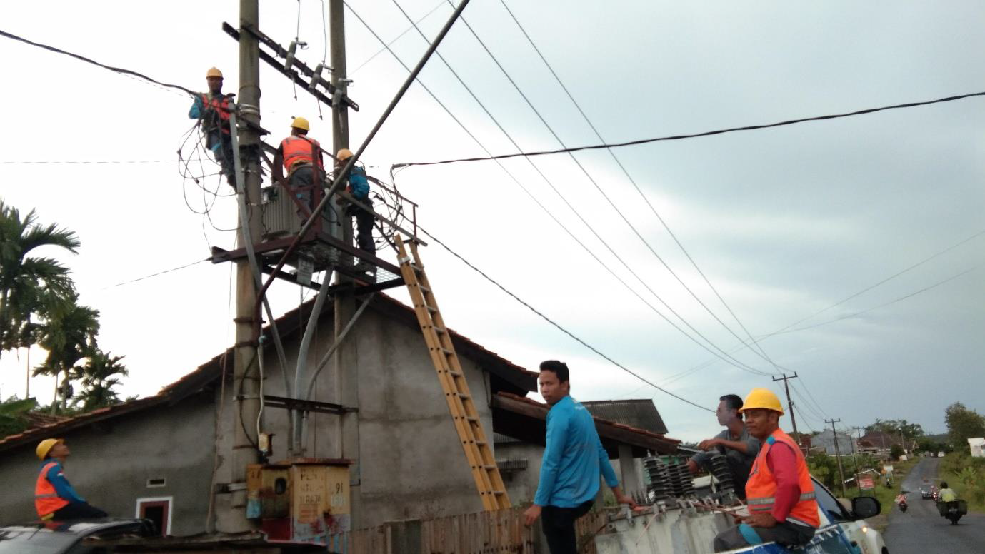 Lampu Padam, Gardu di Kapuran Rajawali Korslet