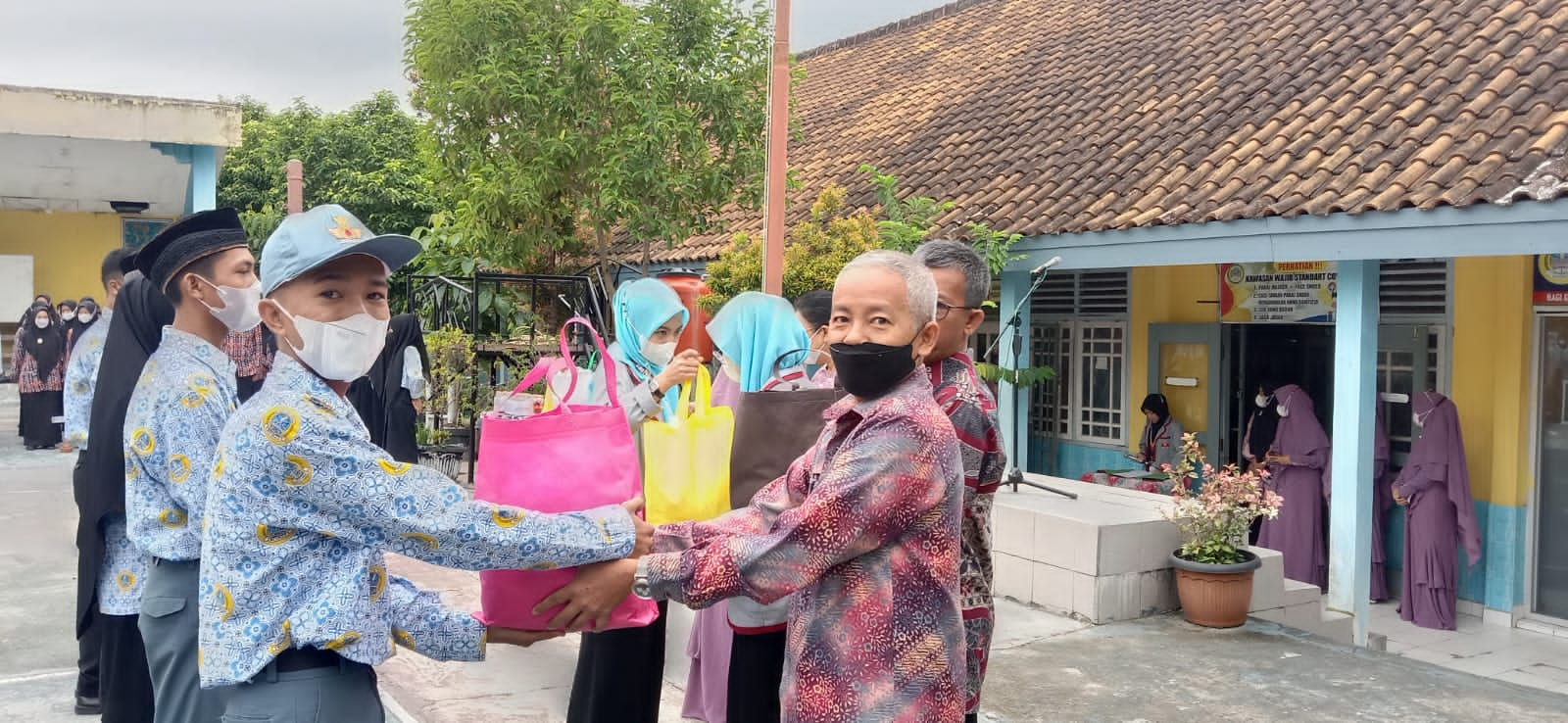 SMK Negeri 1 OKU Gelar Berbagi Ramadhan