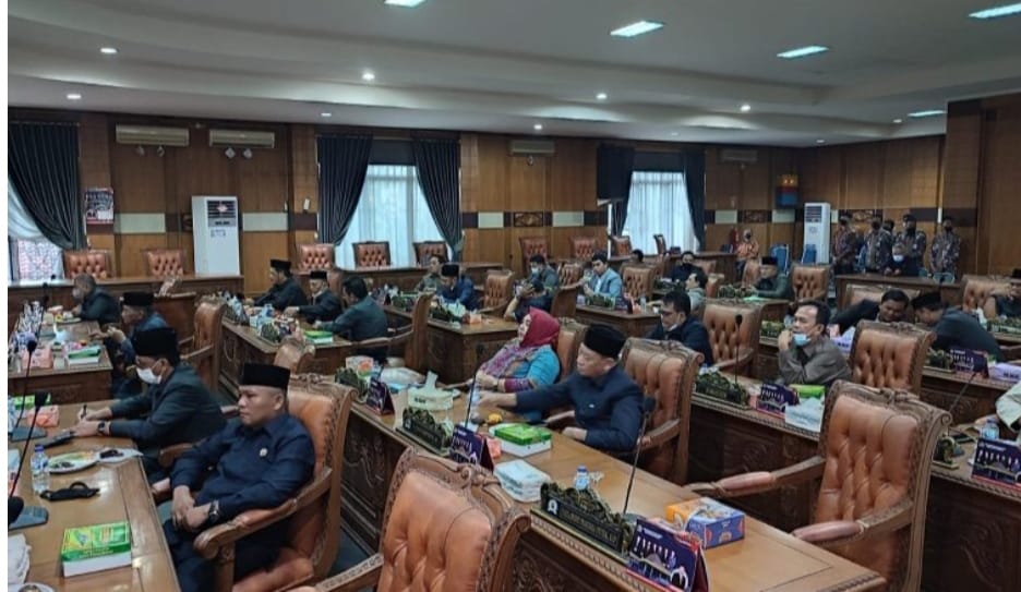 Asyik !! Anggota Dewan Dapat THR