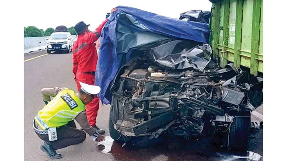 Fortuner Hantam Truk di Tol Palembang-Kayuagung, 4 Orang Tewas