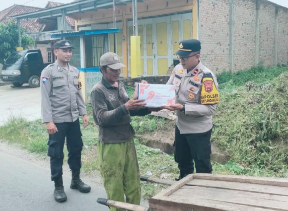 Peringati HUT Bhayangkara ke-79, Polsek BSA Bagikan Paket Sembako